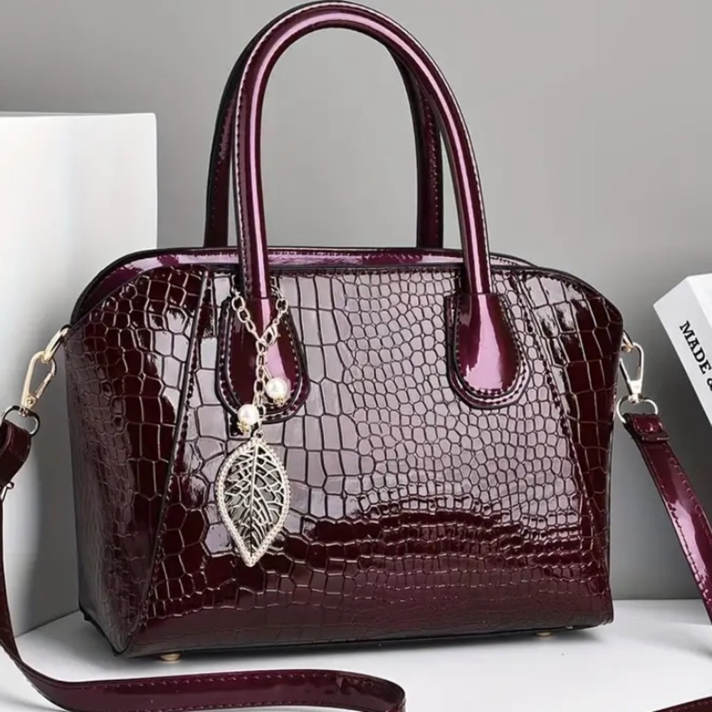 🥳 NEW CROC 🐊 EMBOSSED CROSSBODY BAG